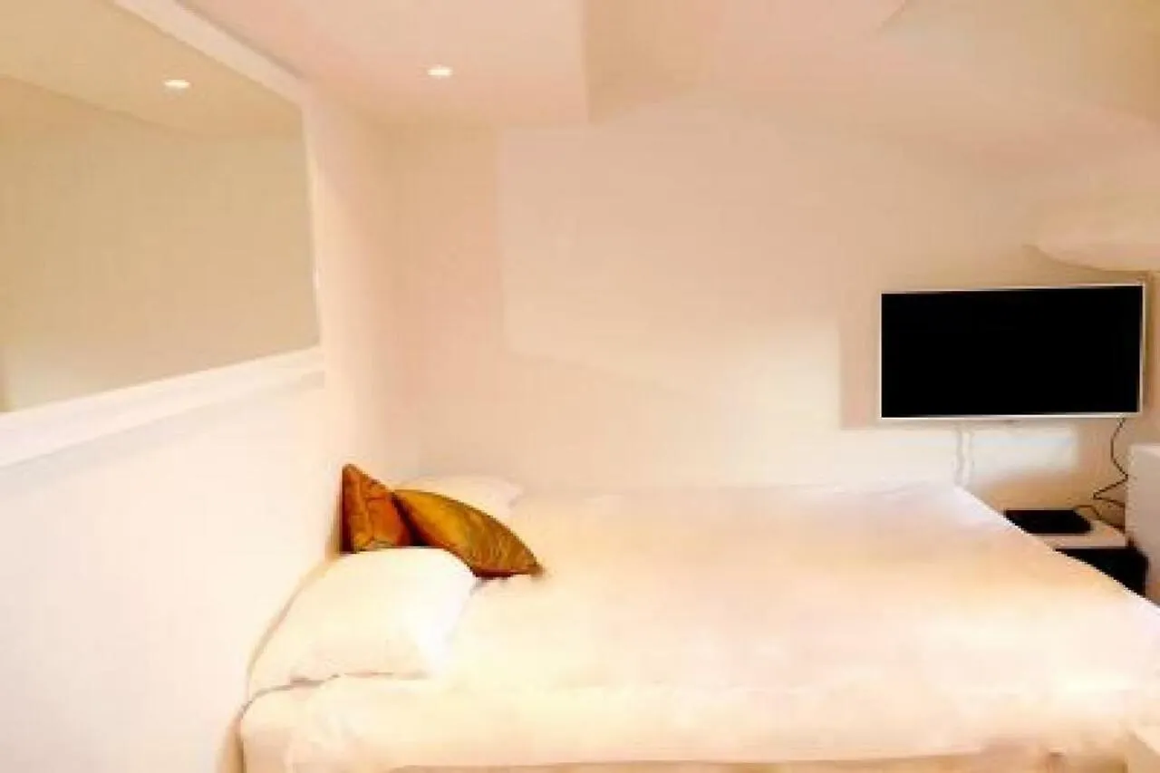 Apartment Studio Cannes: Rue d'Antibes Shopping & Beach Retreat