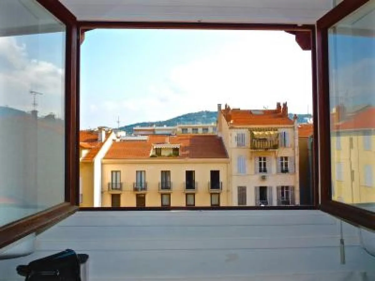 Studio Situated Right On The Rue Antibes Cannes Main Shopping Street Easy Walk To Beaches And Palais 1585